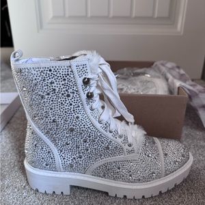 Nwt Jessica Simpson Kalirah2 white surprise microsuede boots
